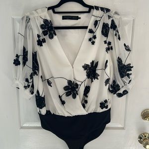 House of Harlow floral bodysuit size medium